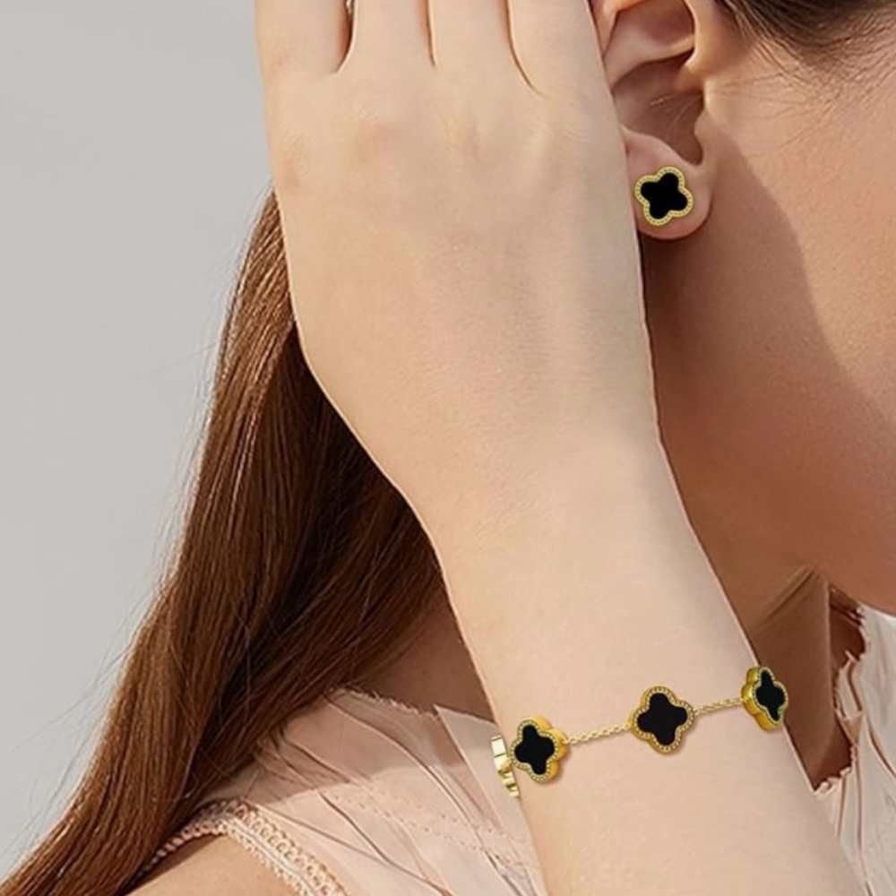 NWOT - 18K Gold Plated Lucky Clover Bracelet – Black & Gold, Adjustable 🖤🍀